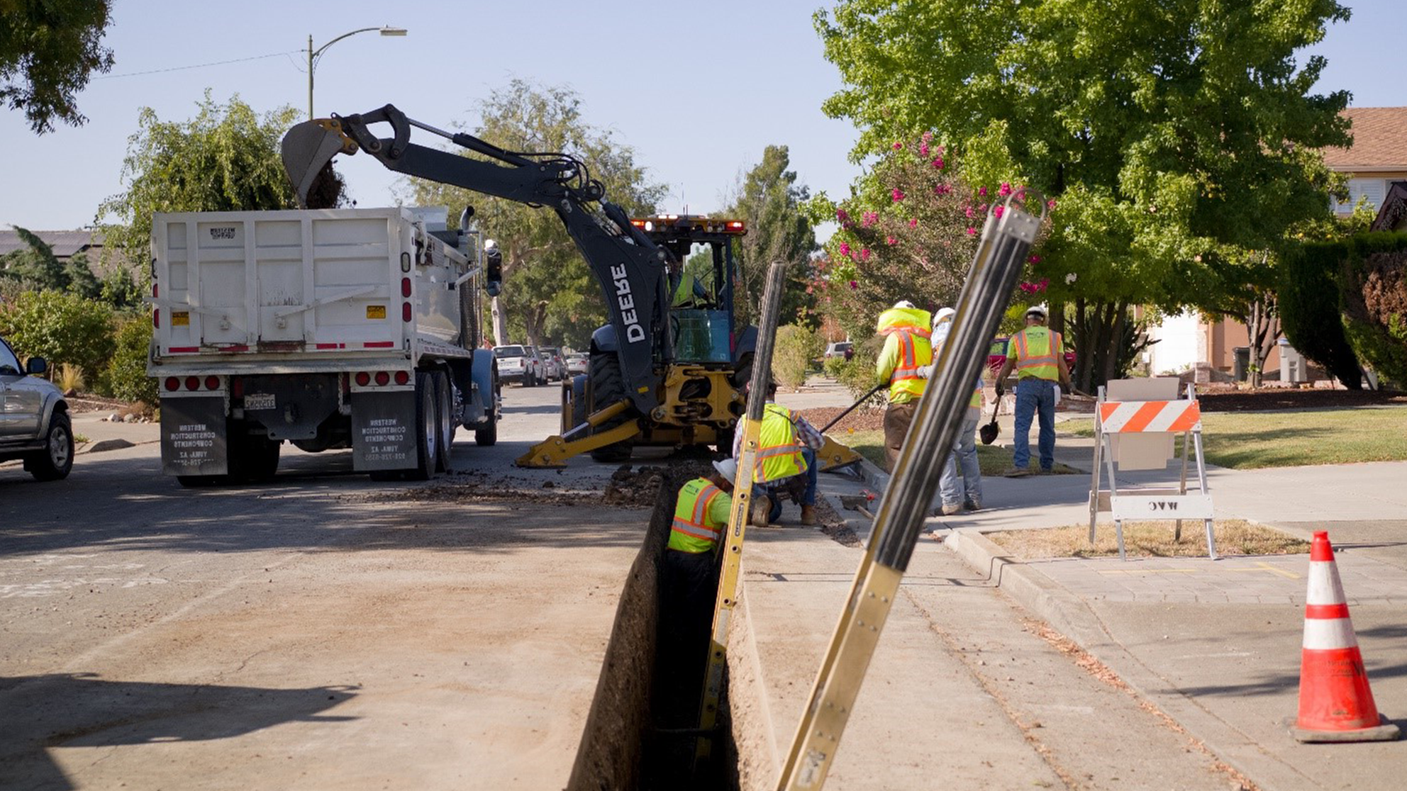 SJW workers installing a new residential waterline